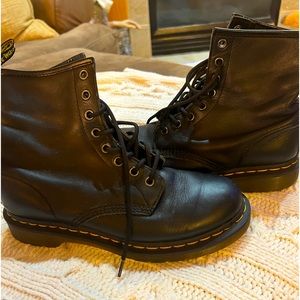 Dr. Martens Air Wair Size 8 1460 WOMEN'S SMOOTH LEATHER LACE UP BOOTS